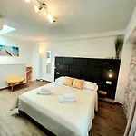 Studio Pomalo/ Take It Easy 아파트 *